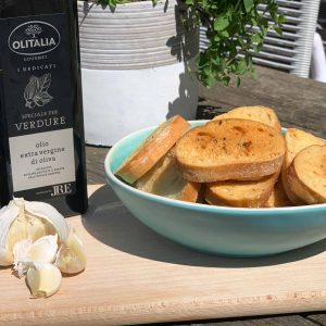 Zelf knoflook crostini's maken