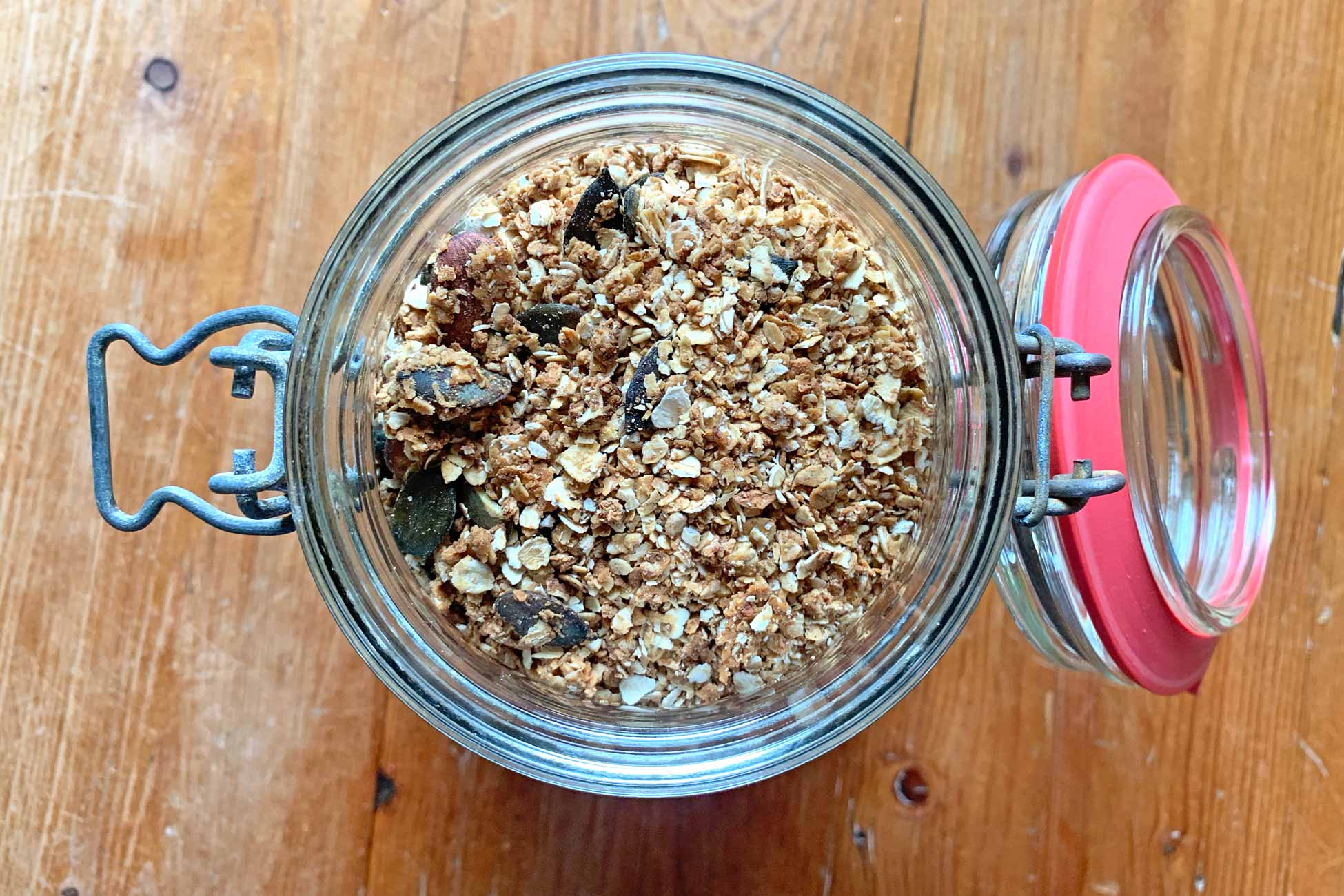 Zelfgemaakte Granola in pot