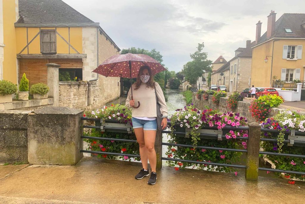 Wandelen in de regen in Chablis