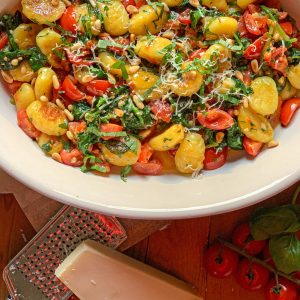 Recept vegetarische gnocchi tomaat spinazie