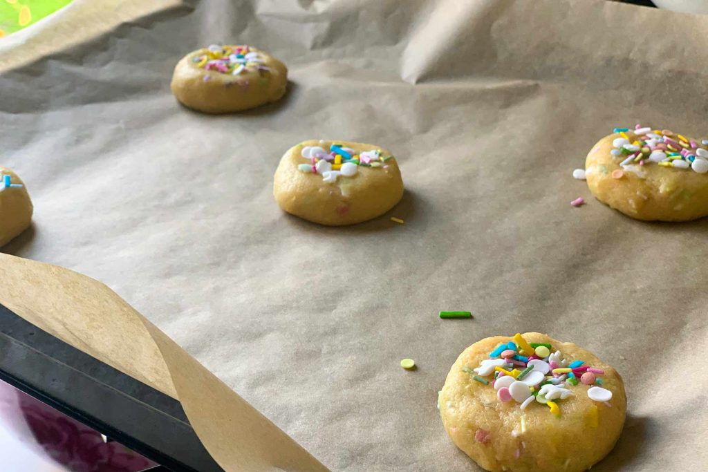 Cakemix koekjes op bakplaat